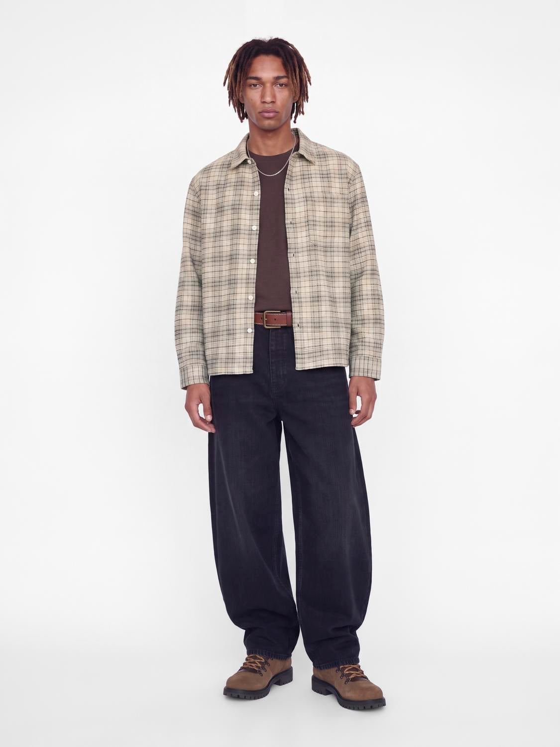 model_shot-front_full